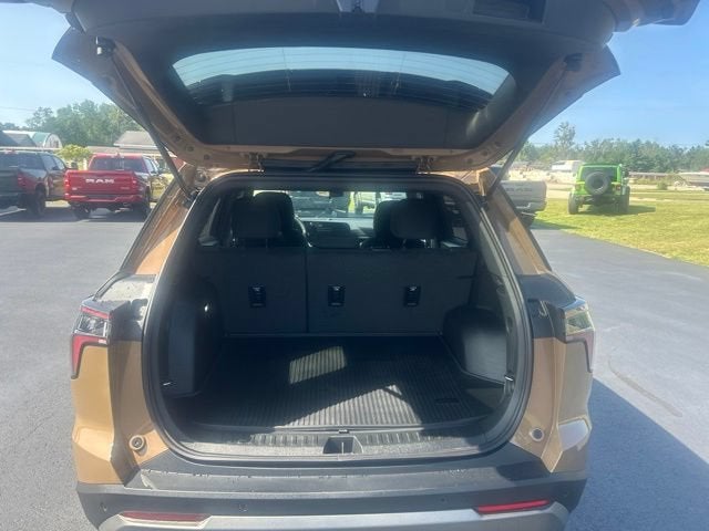 2027 Chevrolet Equinox LT - Photo 11