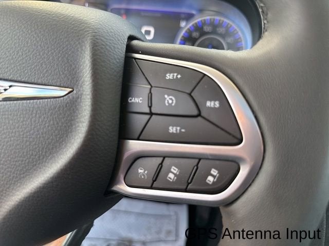 2023 Chrysler 300 Touring L