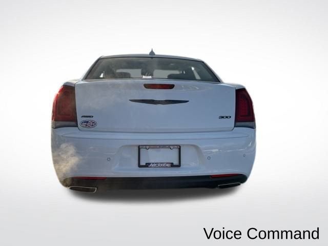 2023 Chrysler 300 Touring L